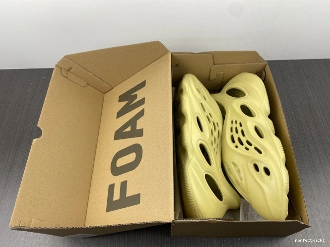 Sulfur RNNR Foam Adidas Yeezy GV6775 0813